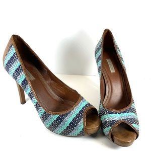 Blue opened toed brown leather heels